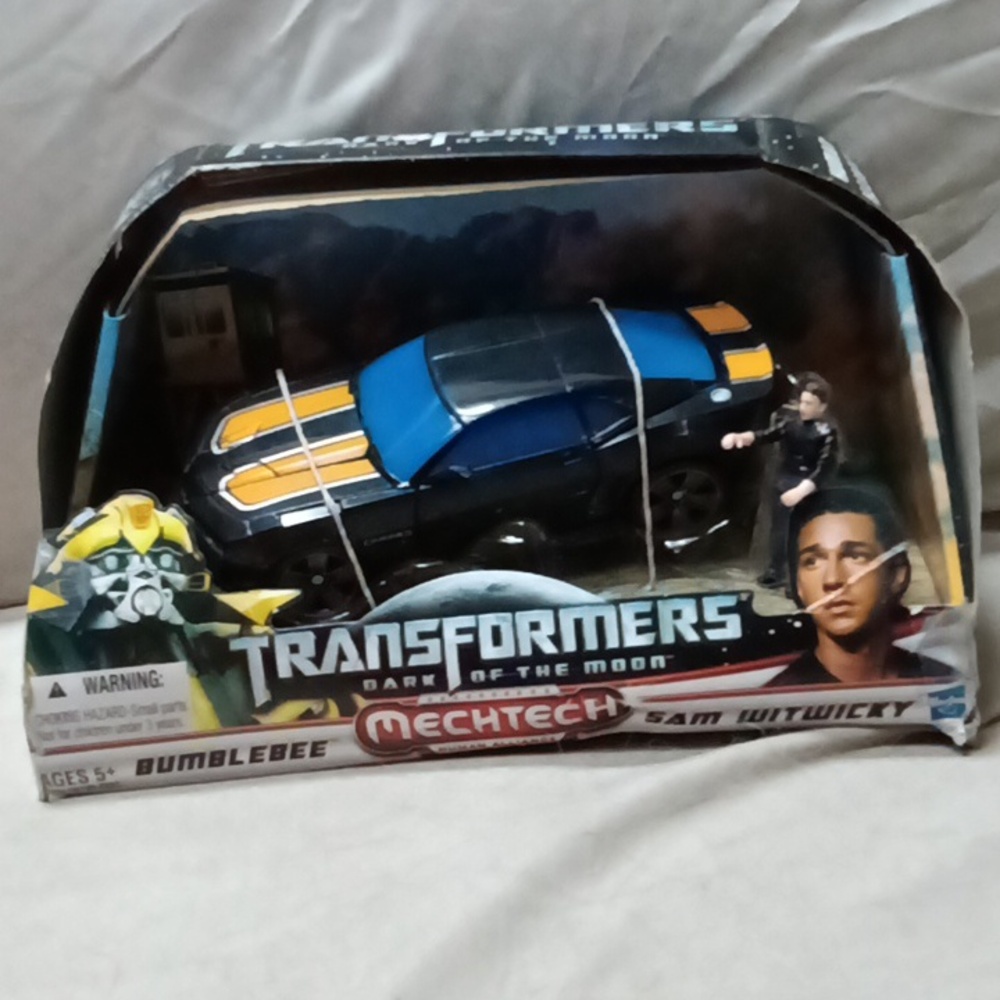 Transformer Bumblebee with Sam Witwicky